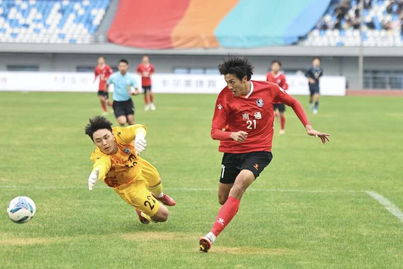 踢出苏超“南哥”名号的00后：为家乡荣誉而战(图4)
