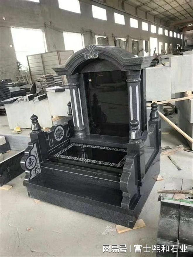 九游体育：立碑时间的文化深意：尊重先人祈愿未来(图2)