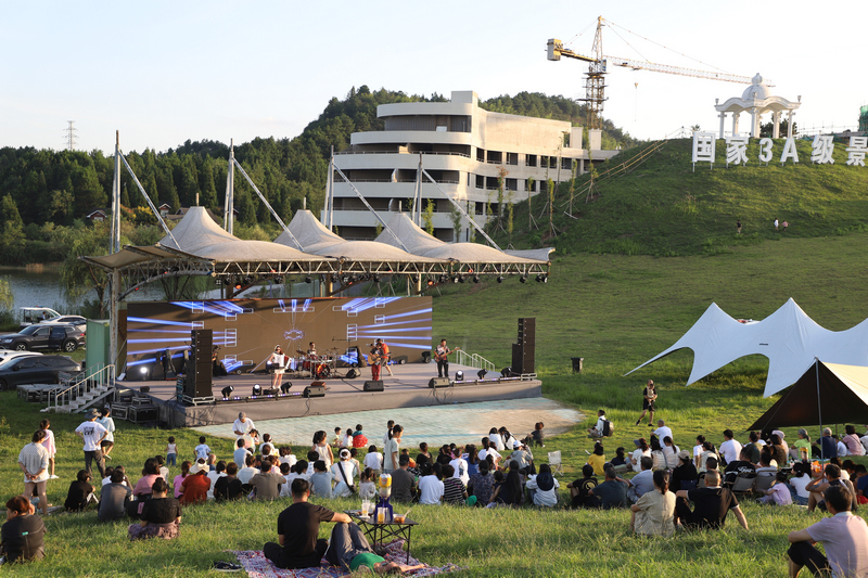 九游体育：爽爽贵阳避暑节：修文“日咖夜酒”星空派对旅居生活文化周启幕(图6)