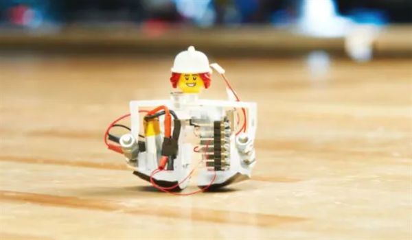 九游体育：谷歌推出革命性AI编程工具；微信月活突破14亿大关；刘慈欣：对AI产生了用「爱」形容也不过分的情感极客早知道(图9)