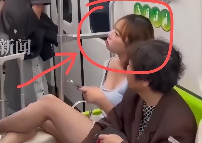 九游app：地铁踢裆女被处罚仍态度嚣张现场曝光！女子表现：耍横无理(图2)
