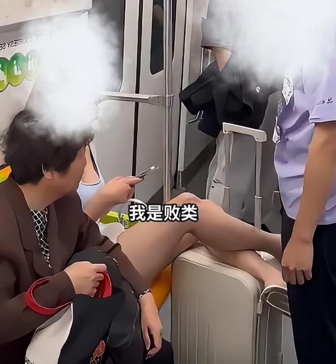 九游app：地铁踢裆女被处罚仍态度嚣张现场曝光！女子表现：耍横无理(图7)
