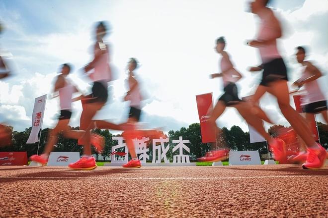 运动鞋该如何拥抱“痛风”｜BrandBeat(图11)