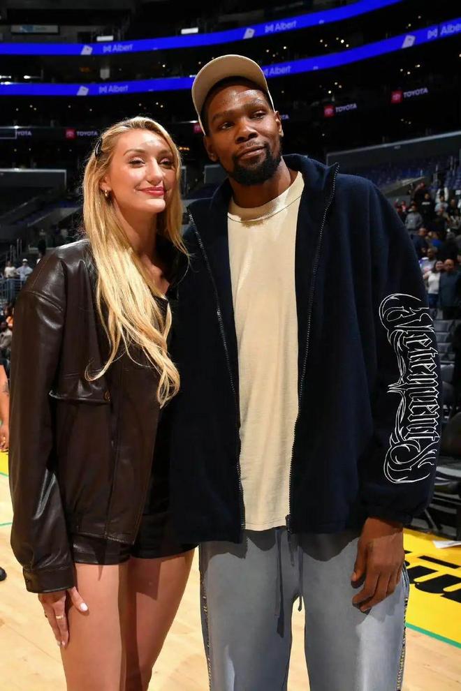 杜兰特全新战靴曝光！换风格了(图1)