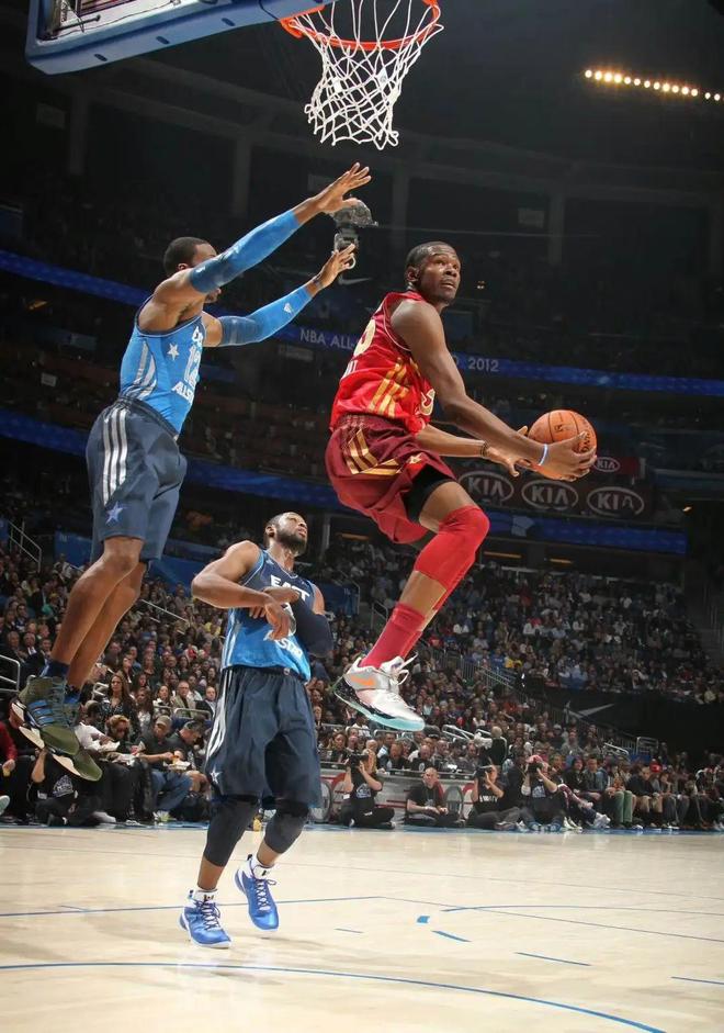 杜兰特全新战靴曝光！换风格了(图4)