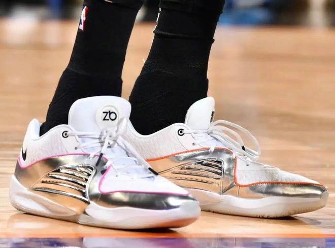 杜兰特全新战靴曝光！换风格了(图15)