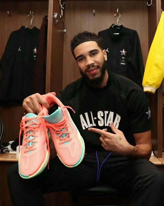 九游体育：40战靴来了！越来越没辨识度(图5)