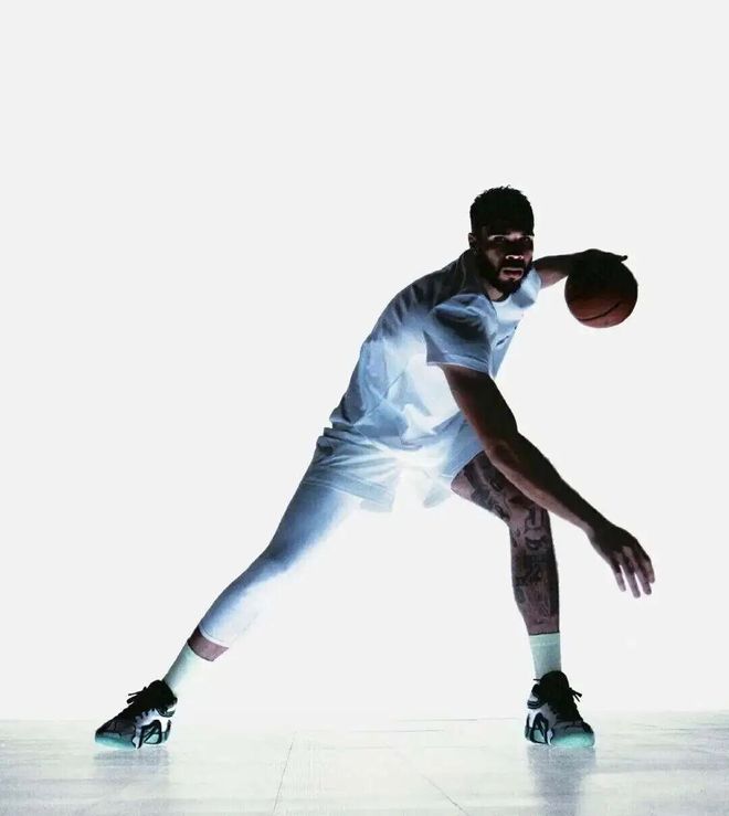 九游体育：40战靴来了！越来越没辨识度(图10)