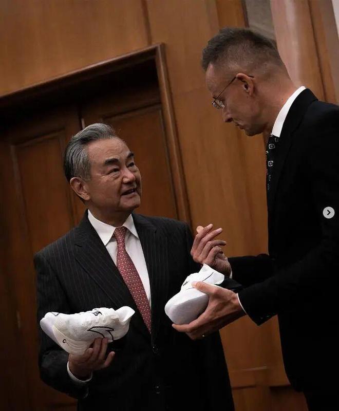 只靠买买买安踏能买出一个“国际化”吗？