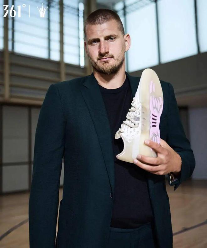 九游体育：球鞋春晚！国产品牌年度大戏来了