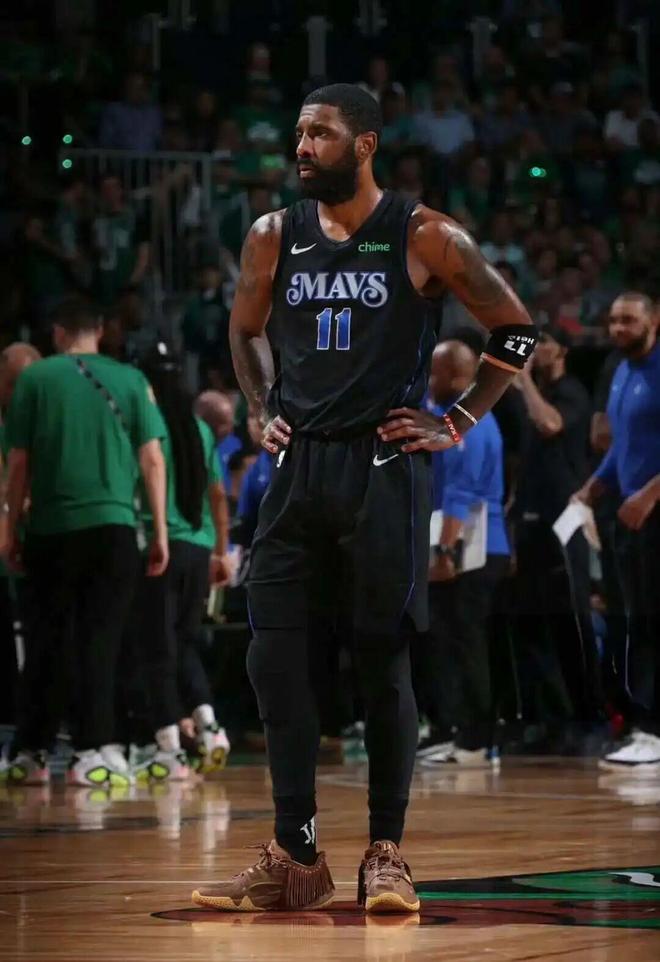 九游体育：球鞋春晚！国产品牌年度大戏来了(图3)