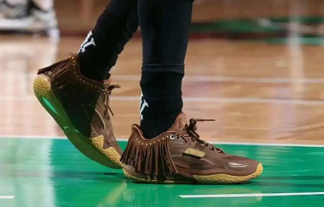 九游体育：球鞋春晚！国产品牌年度大戏来了(图4)