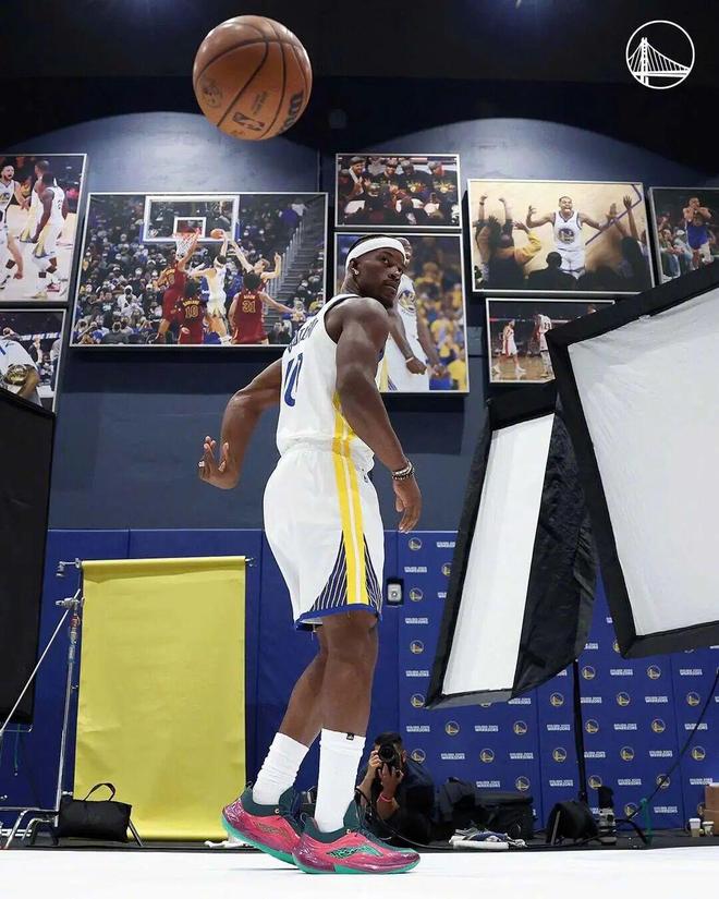 九游体育：球鞋春晚！国产品牌年度大戏来了(图7)