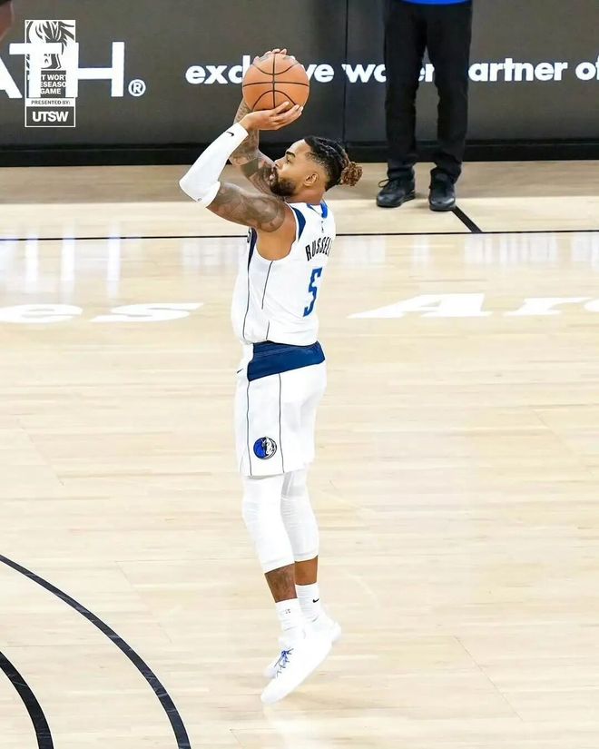 九游体育：球鞋春晚！国产品牌年度大戏来了(图6)