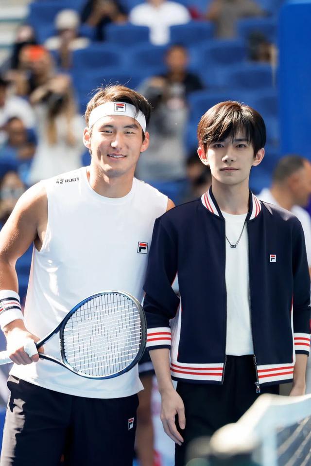 九游体育：网球人新日常：装备要好孩子要练自己要上(图6)