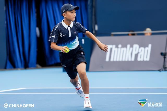 九游体育：网球人新日常：装备要好孩子要练自己要上(图3)