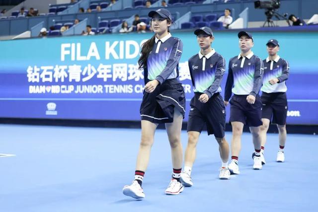 九游体育：网球人新日常：装备要好孩子要练自己要上(图2)