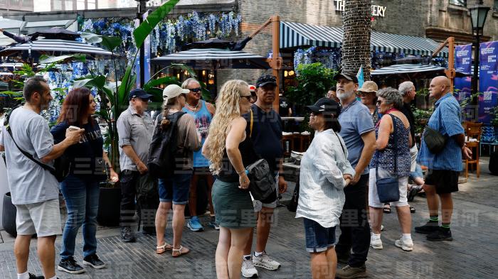 九游app入口：外国人来华热彰显友善中国底色