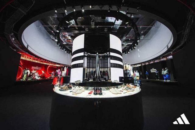 从“中国市场”到“中国创造”阿迪达斯本土化成果集中亮相上海时装周