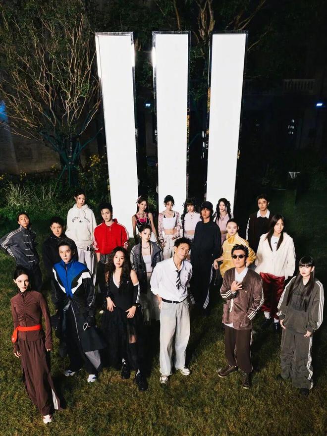 阿迪达斯秀出“三重力量”