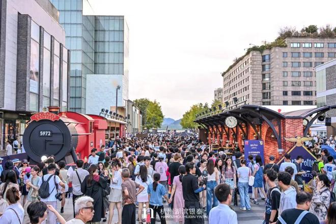 杭州首个二次元商圈这3个商场被挤爆了！