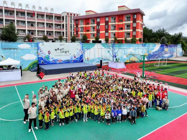 九游app入口：在中国更中国：捷豹路虎八赴进博之约诠释新现代豪华(图9)