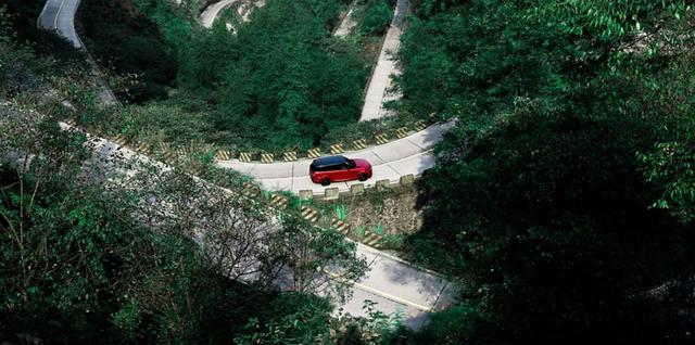 九游app入口：在中国更中国：捷豹路虎八赴进博之约诠释新现代豪华(图8)