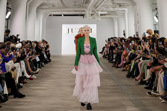 “繁花”掀起中式热浪中国品牌2024秋冬纽约时装周秀中国设计