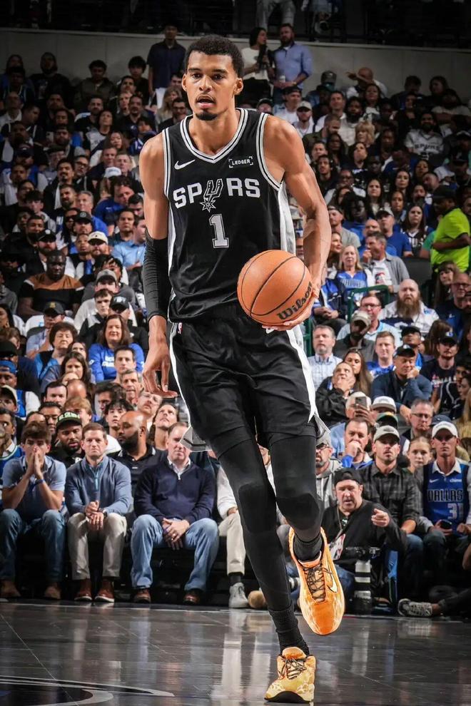 Nike王炸鞋款！新生代最强排面(图2)