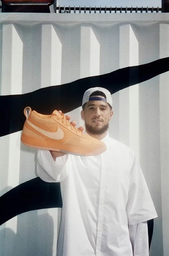 布克二代亮相！Nike与阿迪结合体？？