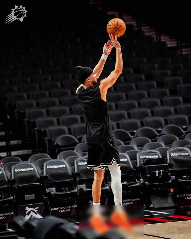 布克二代亮相！Nike与阿迪结合体？？(图7)