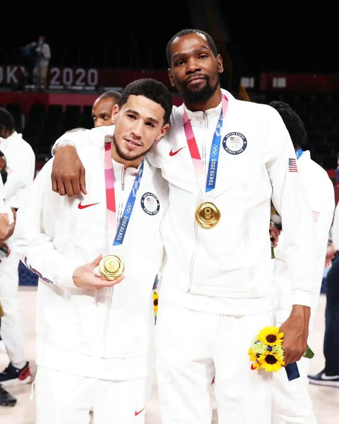 布克二代亮相！Nike与阿迪结合体？？(图10)