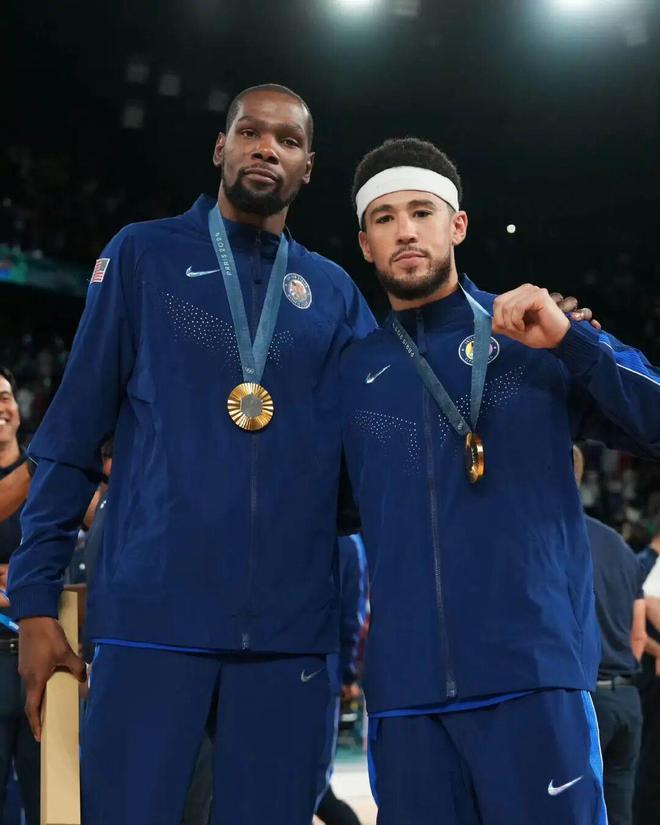 布克二代亮相！Nike与阿迪结合体？？(图11)