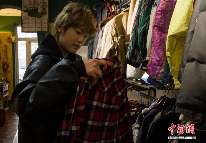 “穿”越时光相遇古着产品受年轻人青睐