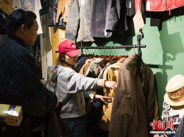 “穿”越时光相遇古着产品受年轻人青睐(图2)