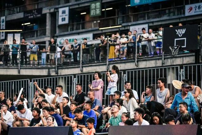 走走走去西村大院围堆堆看打篮球(图10)