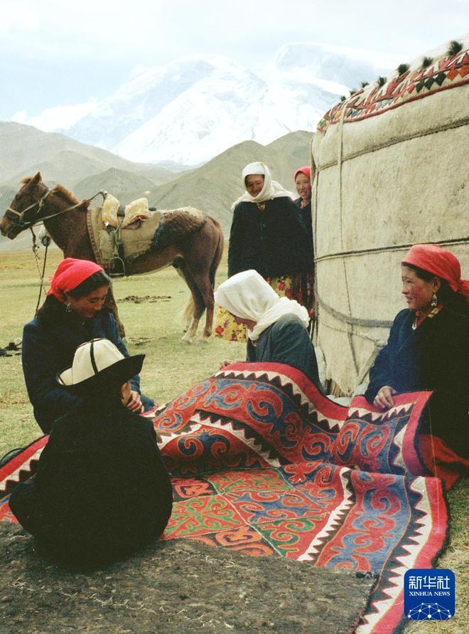 九游体育：时光相册·当年流行｜冬天了还记得它曾经带来的温暖吗？(图5)