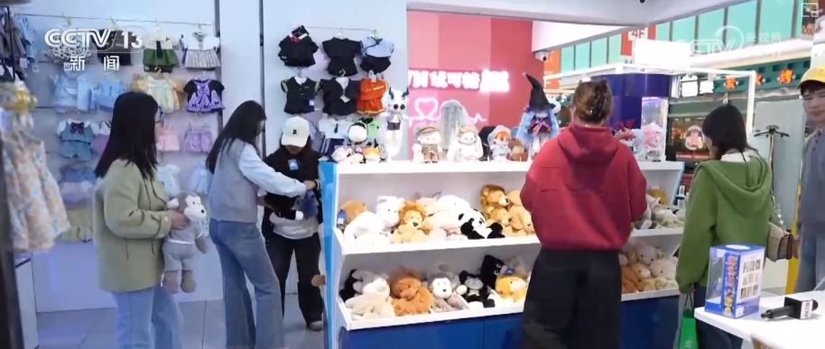 “悦己消费”持续升温带火“娃衣”大市场开辟时尚玩偶圈新赛道(图3)