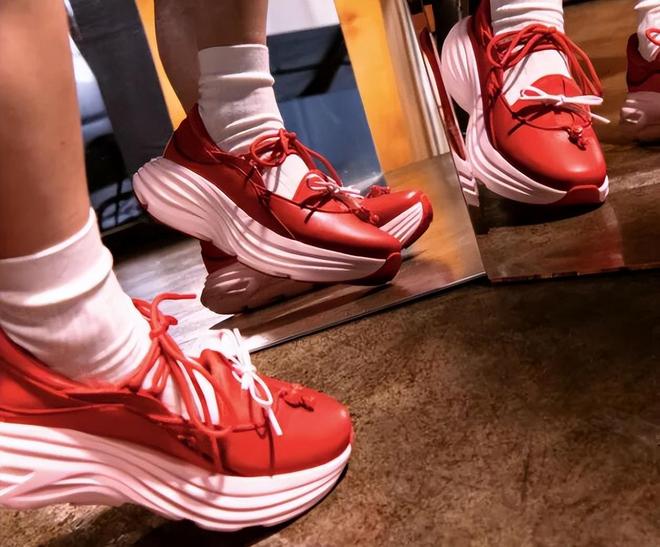 千元丑鞋HOKA被“牛马们”买爆了(图5)