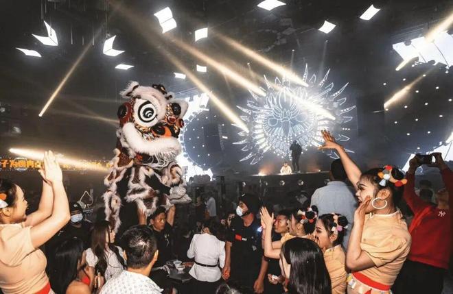 “英歌+醒狮”联合助阵1214揭幕战宏远中场「一球千金」时刻和「赛后大合照+签名」来袭！