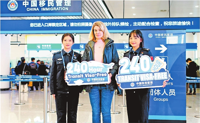 九游app入口：240小时过境免签政策实施一年(图2)