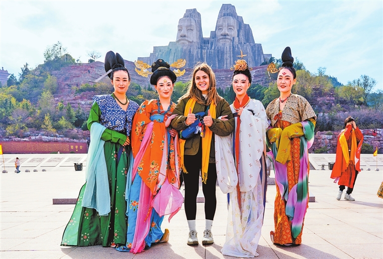 九游app入口：240小时过境免签政策实施一年(图3)