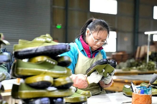 年销500万双！“镇宁造”解放鞋走红东南亚(图3)