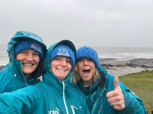 400多只鞋子被冲到英国沙滩推测来自150年前维多利亚时代的船难(图3)