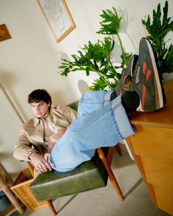 九游app入口：从全球第一到闭店清仓昔日球鞋王者被中国“并购之王”盯上(图3)