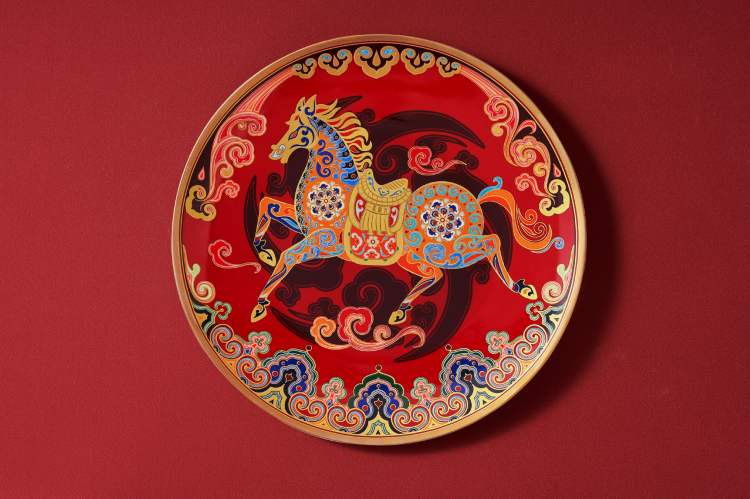 一马当先启新程国瓷传情贺新春——华光国瓷2026马年生肖福礼发布_泉城新闻_大众网(图6)