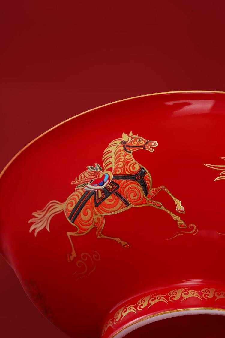 一马当先启新程国瓷传情贺新春——华光国瓷2026马年生肖福礼发布_泉城新闻_大众网(图9)