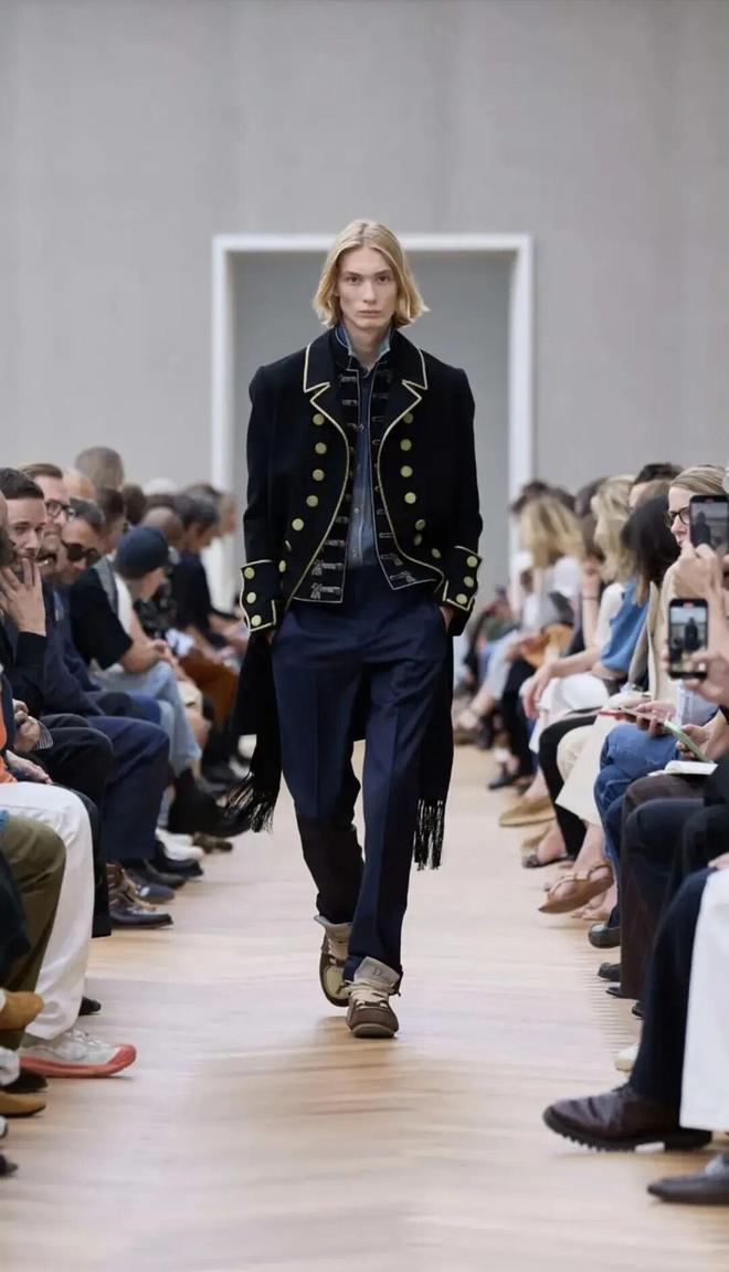 九游app：小帅们的2025年度单品你也来看看吧！(图8)