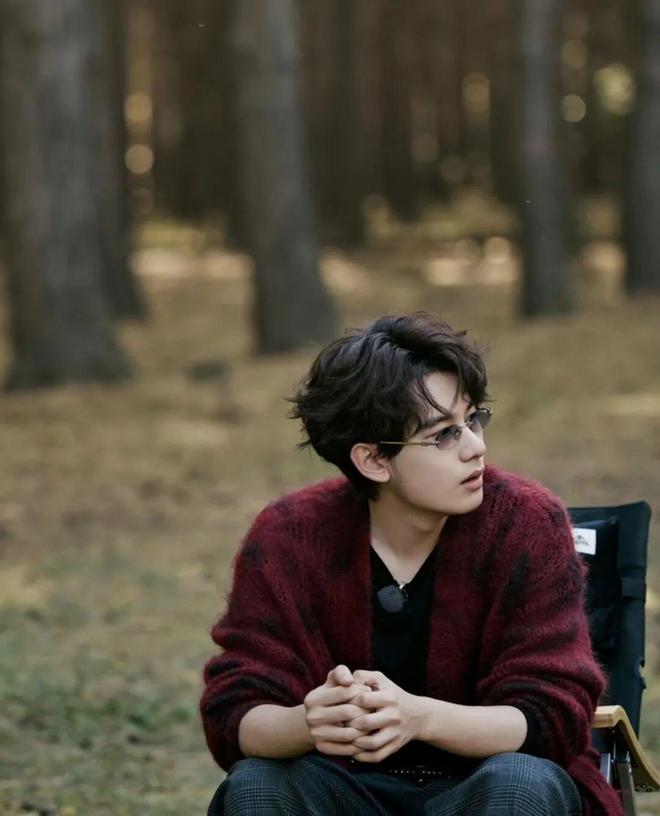 九游app：小帅们的2025年度单品你也来看看吧！(图22)