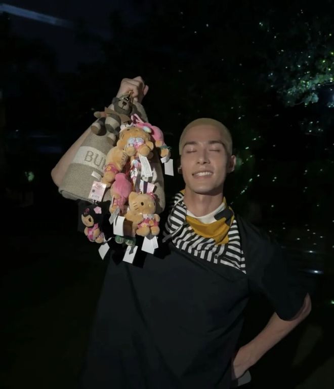 九游app：小帅们的2025年度单品你也来看看吧！(图29)